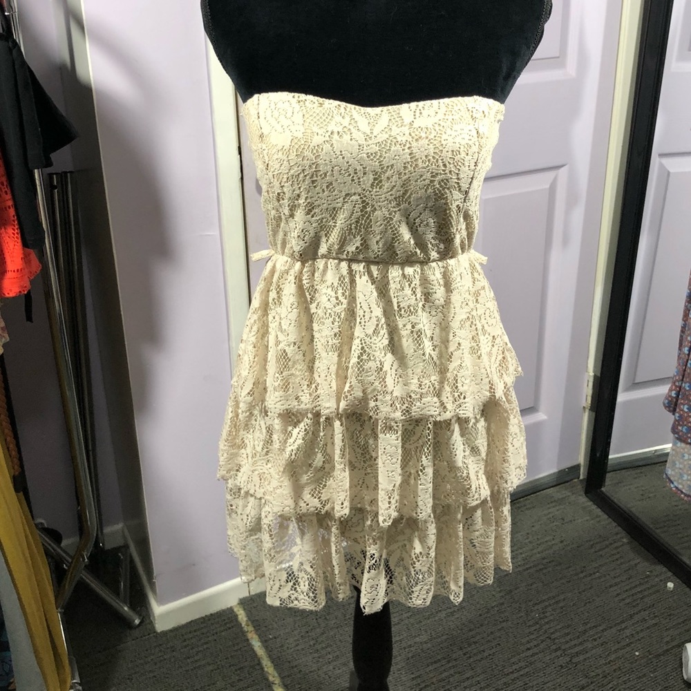 Manito USA Beige Lace Ruffles Mini Strapless Small